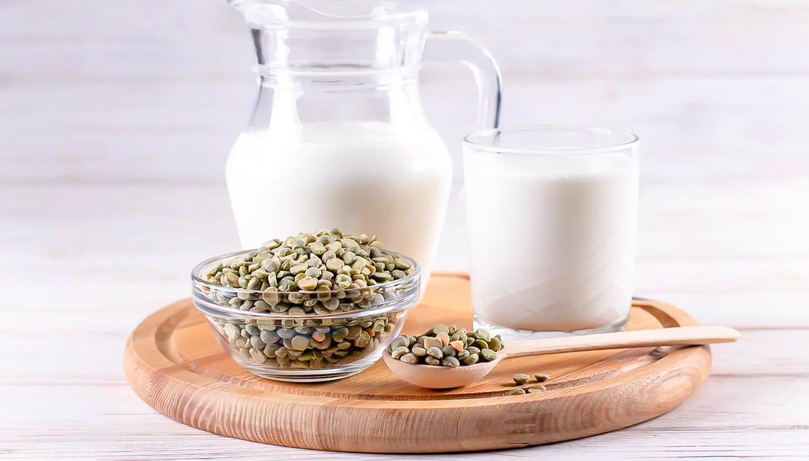 Vegane Milch: Erbsenmilch als pflanzliche Milch-Alternative