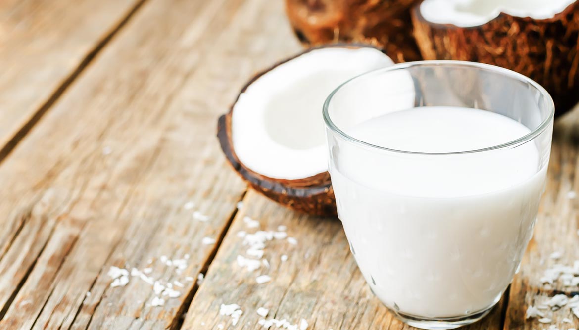 Vegane Milch: Kokosmilch als pflanzliche Milch-Alternative