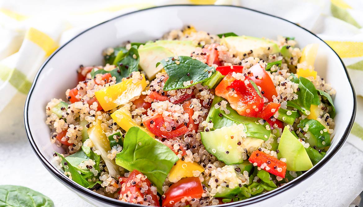 Quinoa-Salat mit geröstetem Gemüse